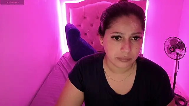 Nazlyy30 online show from October 2025 05:42:01 AM