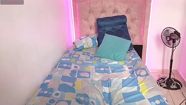 Nazlyy30 online show from October 2025 03:47:02 PM