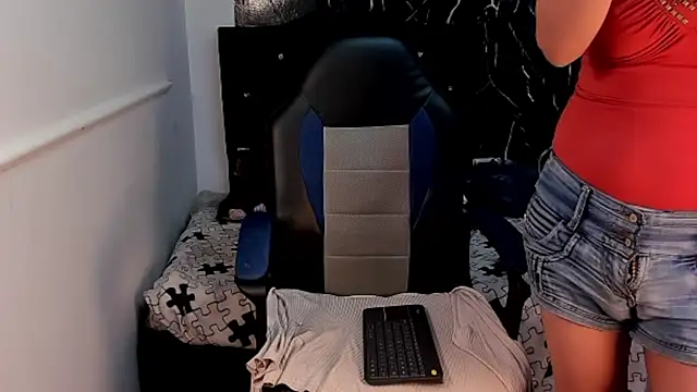 Snapshot of Lu_doll chatting on November 2025 09:35:02 AM Lu doll online show from November 2025 09:35:02 AM