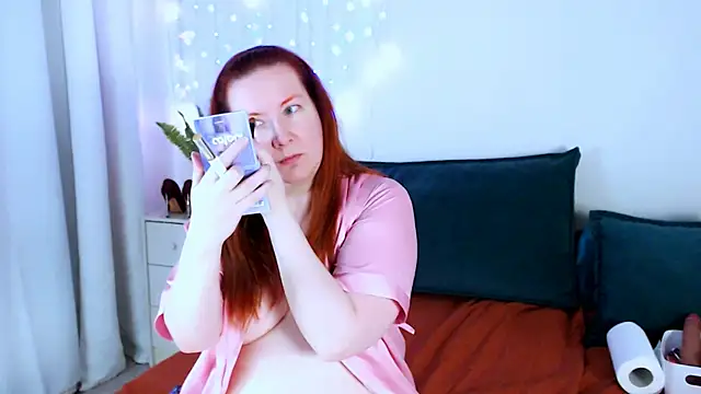 GoddessLara online show from December 2025 11:07:01 PM