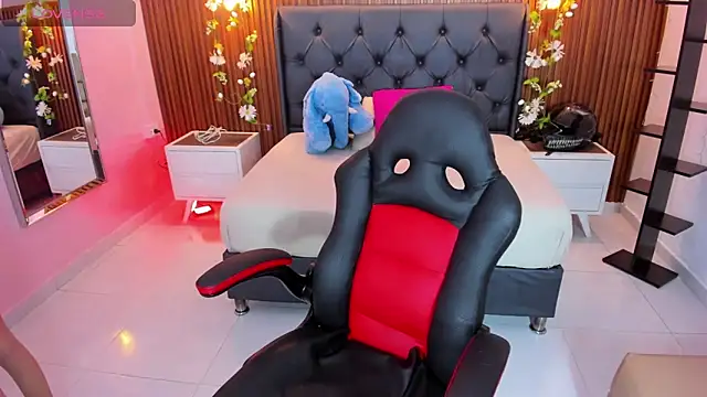 AMELIELEONE online show from March 2026 12:17:02 PM