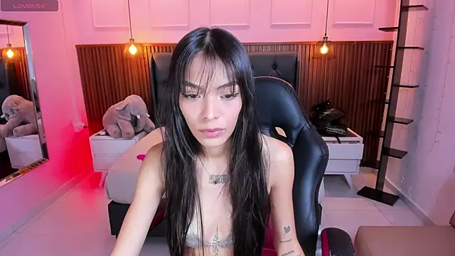 Snapshot of AMELIELEONE chatting on November 2025 12:32:01 PM AMELIELEONE online show from November 2025 12:32:01 PM