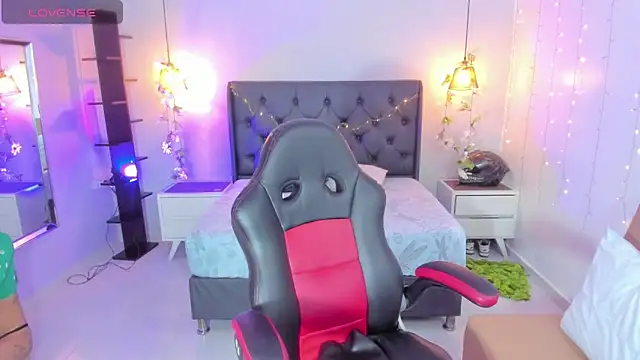 Snapshot of AMELIELEONE chatting on March 2025 12:25:02 PM AMELIELEONE online show from March 2025 12:25:02 PM