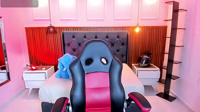 Snapshot of AMELIELEONE chatting on September 2025 12:28:02 PM AMELIELEONE online show from September 2025 12:28:02 PM