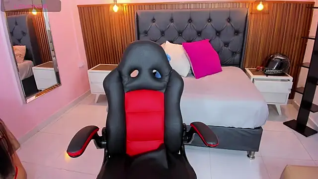 AMELIELEONE online show from March 2026 12:16:02 PM