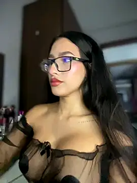 DulceLenns online show from December 2025 07:50:02 PM