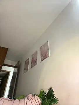 DulceLenns online show from February 2026 07:11:01 PM