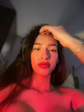 DulceLenns online show from December 2025 06:22:01 PM