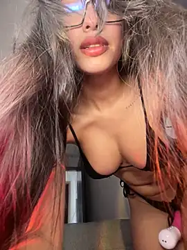 DulceLenns online show from March 2026 06:42:02 PM