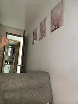 DulceLenns online show from April 2026 06:23:01 PM