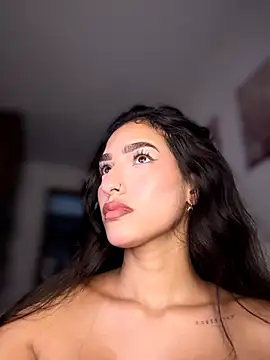 DulceLenns online show from April 2026 10:49:01 PM