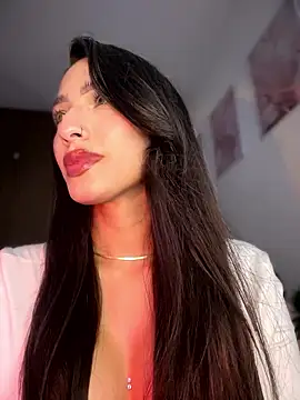 DulceLenns online show from January 2026 06:25:02 PM