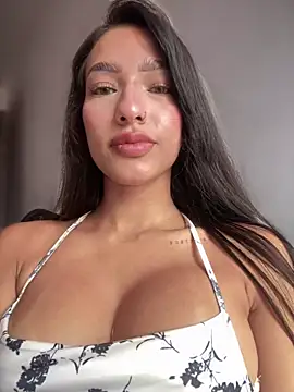 DulceLenns online show from October 2025 06:40:02 PM