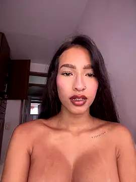 DulceLenns online show from October 2025 06:30:02 PM