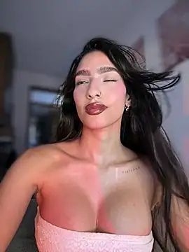 DulceLenns online show from May 2026 07:55:02 PM