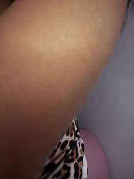 DulceLenns online show from November 2025 06:29:02 PM