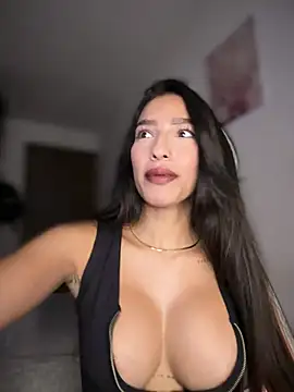 DulceLenns online show from March 2026 07:16:01 PM