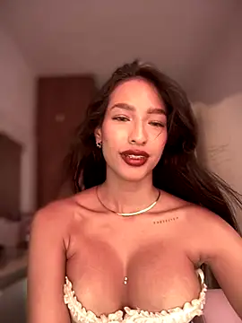 DulceLenns online show from December 2025 06:18:02 PM