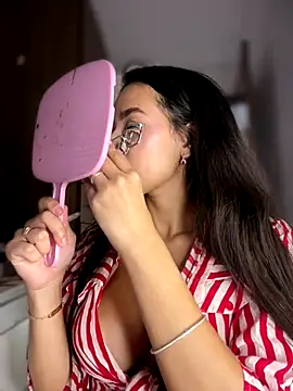 DulceLenns online show from December 2025 06:30:01 PM