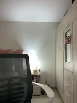 Snapshot of Emmily_19 chatting on January 2026 11:19:02 PM Emmily 19 online show from January 2026 11:19:02 PM