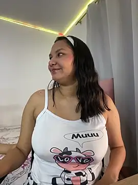 Snapshot of marc_and_ema chatting on February 2026 08:40:02 PM marc and ema online show from February 2026 08:40:02 PM