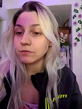 Snapshot of ScarletCallings420 chatting on March 2025 07:58:01 PM ScarletCallings420 online show from March 2025 07:58:01 PM