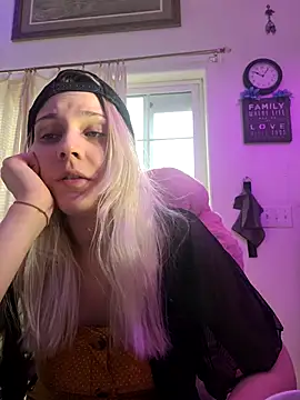 Snapshot of ScarletCallings420 chatting on March 2025 07:07:01 PM ScarletCallings420 online show from March 2025 07:07:01 PM