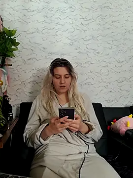 ScarletCallings420 online show from April 2026 07:47:01 PM