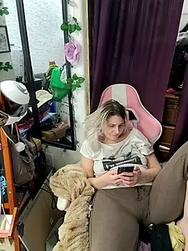 Snapshot of ScarletCallings420 chatting on April 2026 07:45:01 AM ScarletCallings420 online show from April 2026 07:45:01 AM