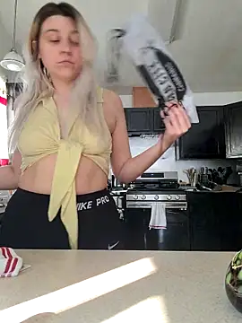 Snapshot of ScarletCallings420 chatting on April 2026 12:46:01 AM ScarletCallings420 online show from April 2026 12:46:01 AM