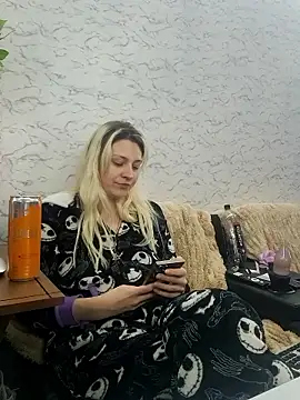 Snapshot of ScarletCallings420 chatting on January 2026 02:04:02 AM ScarletCallings420 online show from January 2026 02:04:02 AM