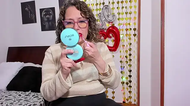 taylorhot70 online show from March 2026 02:37:01 AM