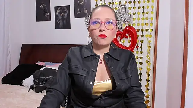 taylorhot70 online show from April 2026 02:29:01 AM