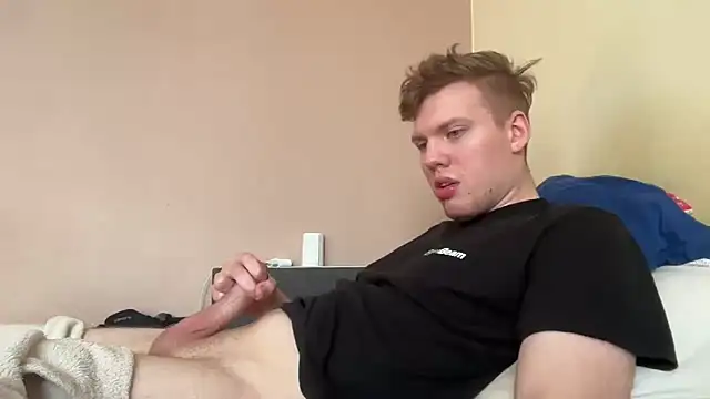 Snapshot of sexybooii6968 chatting on February 2026 01:44:02 PM sexybooii6968 online show from February 2026 01:44:02 PM