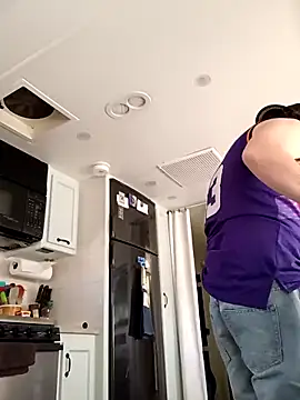 EZYves online show from February 2026 08:28:02 PM