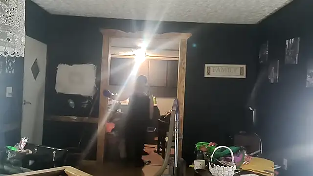 Snapshot of BossChick1625 chatting on November 2025 03:50:02 AM BossChick1625 online show from November 2025 03:50:02 AM