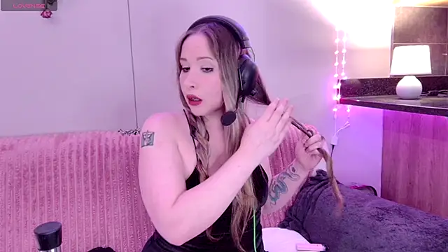 ScarletCarnal online show from October 2025 02:04:01 AM
