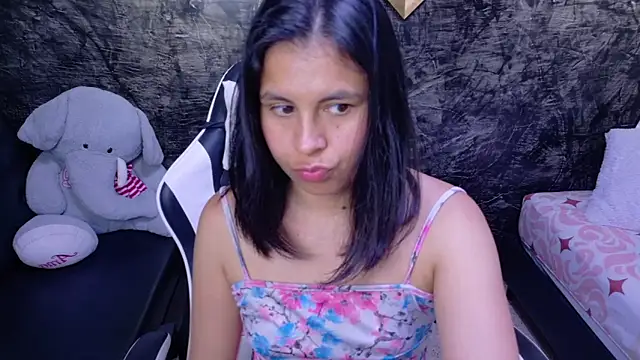 Snapshot of olivia_love_ chatting on May 2026 10:02:02 PM olivia love online show from May 2026 10:02:02 PM