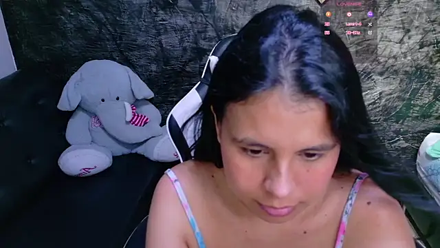 Snapshot of olivia_love_ chatting on May 2026 06:59:02 PM olivia love online show from May 2026 06:59:02 PM