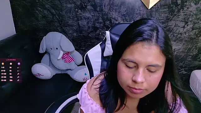 Snapshot of olivia_love_ chatting on May 2026 03:12:02 PM olivia love online show from May 2026 03:12:02 PM