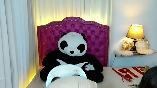 Snapshot of DreamLADYBOY chatting on May 2026 07:40:01 AM DreamLADYBOY online show from May 2026 07:40:01 AM