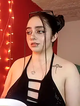 IvonneT online show from September 2025 11:21:01 PM