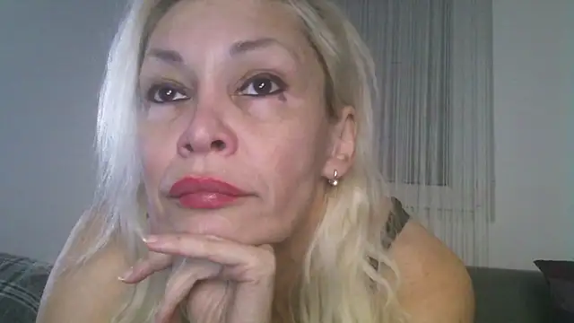 EvaaMina online show from March 2026 12:17:02 PM