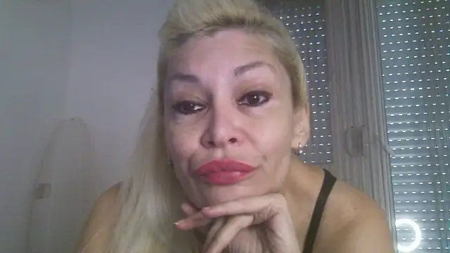 EvaaMina online show from October 2025 11:11:02 AM