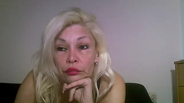 EvaaMina online show from April 2026 06:34:02 PM