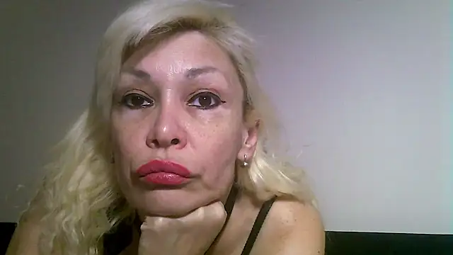 EvaaMina online show from April 2026 07:48:01 PM