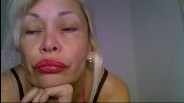 EvaaMina online show from May 2026 12:08:02 PM
