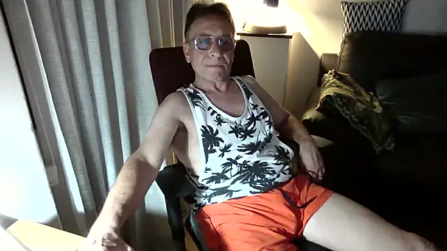 HETEREOMAN online show from July 2026 09:34:01 PM