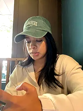 Snapshot of trianawhite chatting on November 2025 03:29:02 PM trianawhite online show from November 2025 03:29:02 PM