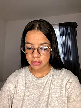 Snapshot of trianawhite chatting on December 2025 03:33:02 PM trianawhite online show from December 2025 03:33:02 PM